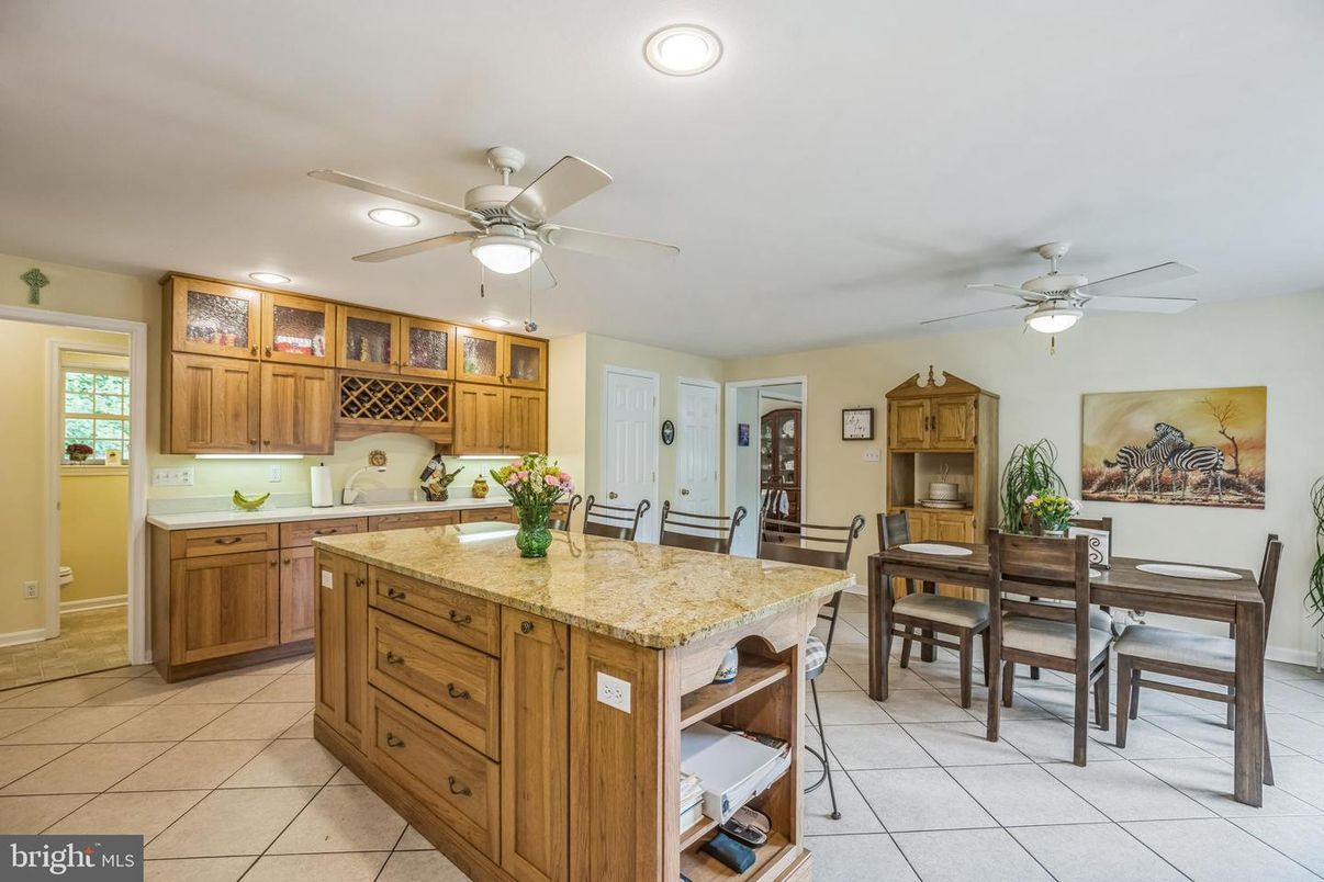 Dining room, Interior, Kitchen, Recessed Lighting