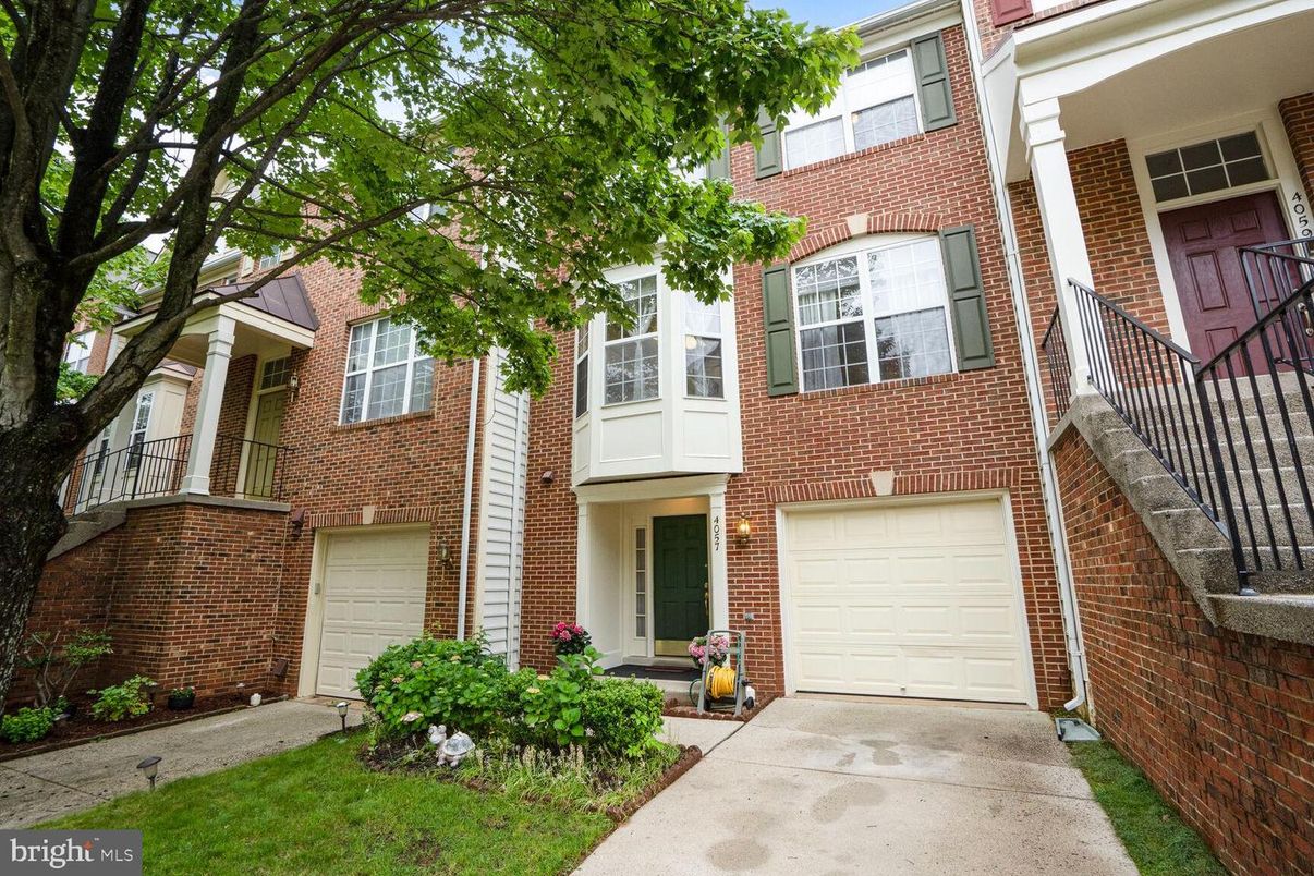Attached, Exterior, Facade, Brick Facade, Rowhouse