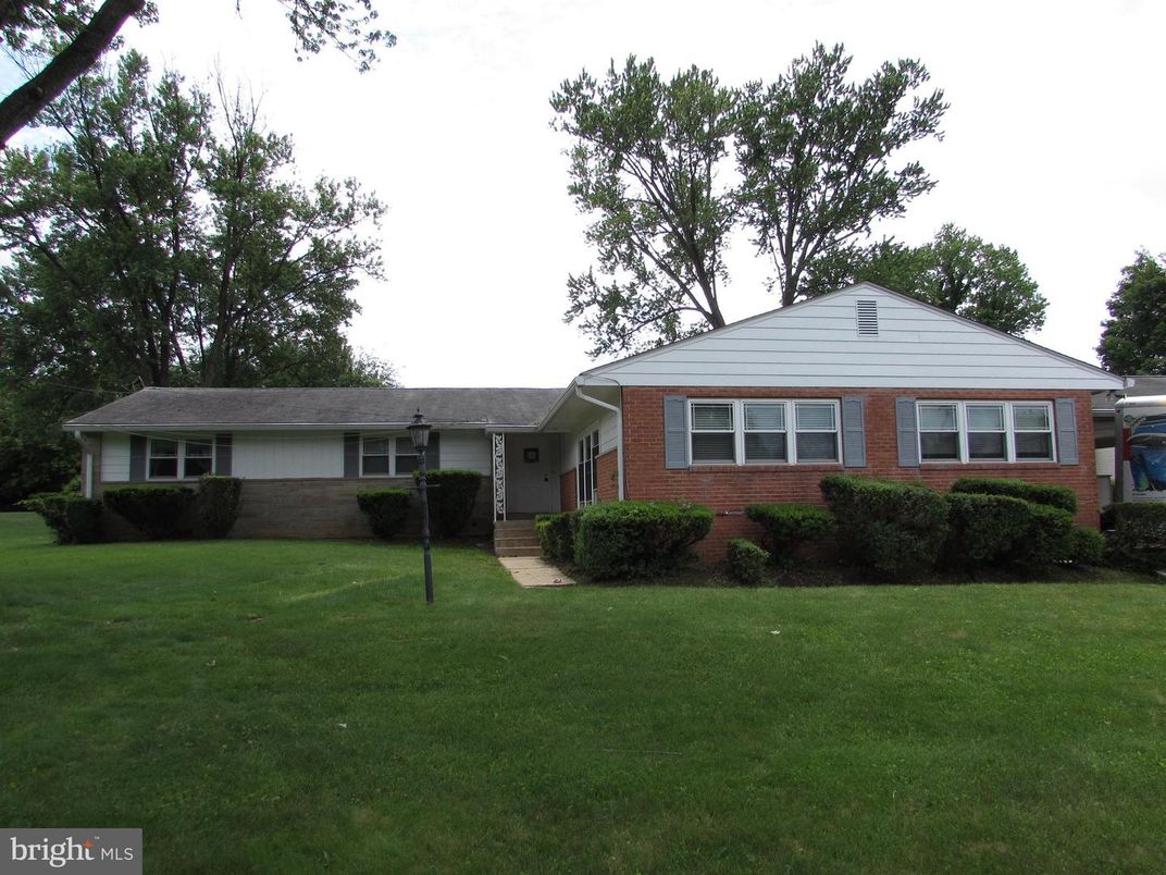 Exterior, Facade, Brick Facade, Ranch