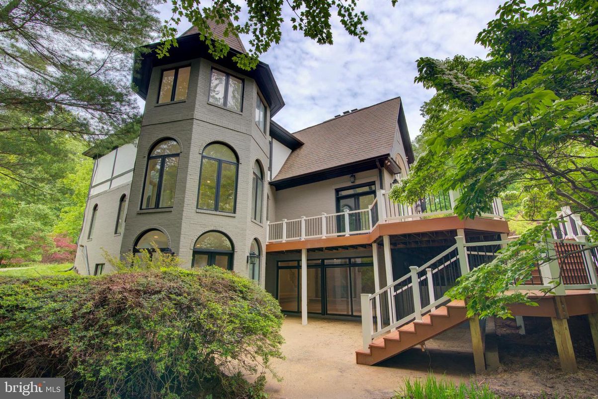 Exterior, Facade, Queen Anne Victorian