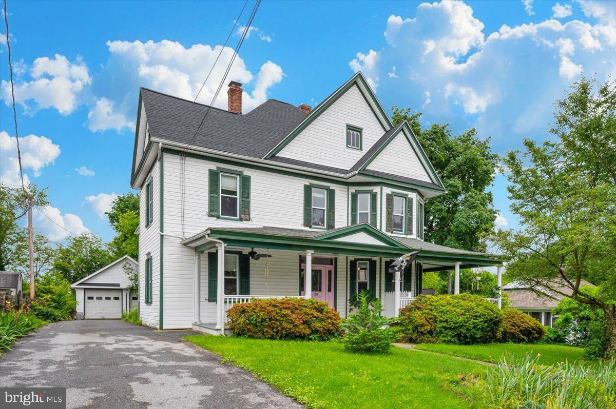 Detached Garage, Exterior, Facade, Queen Anne Victorian
