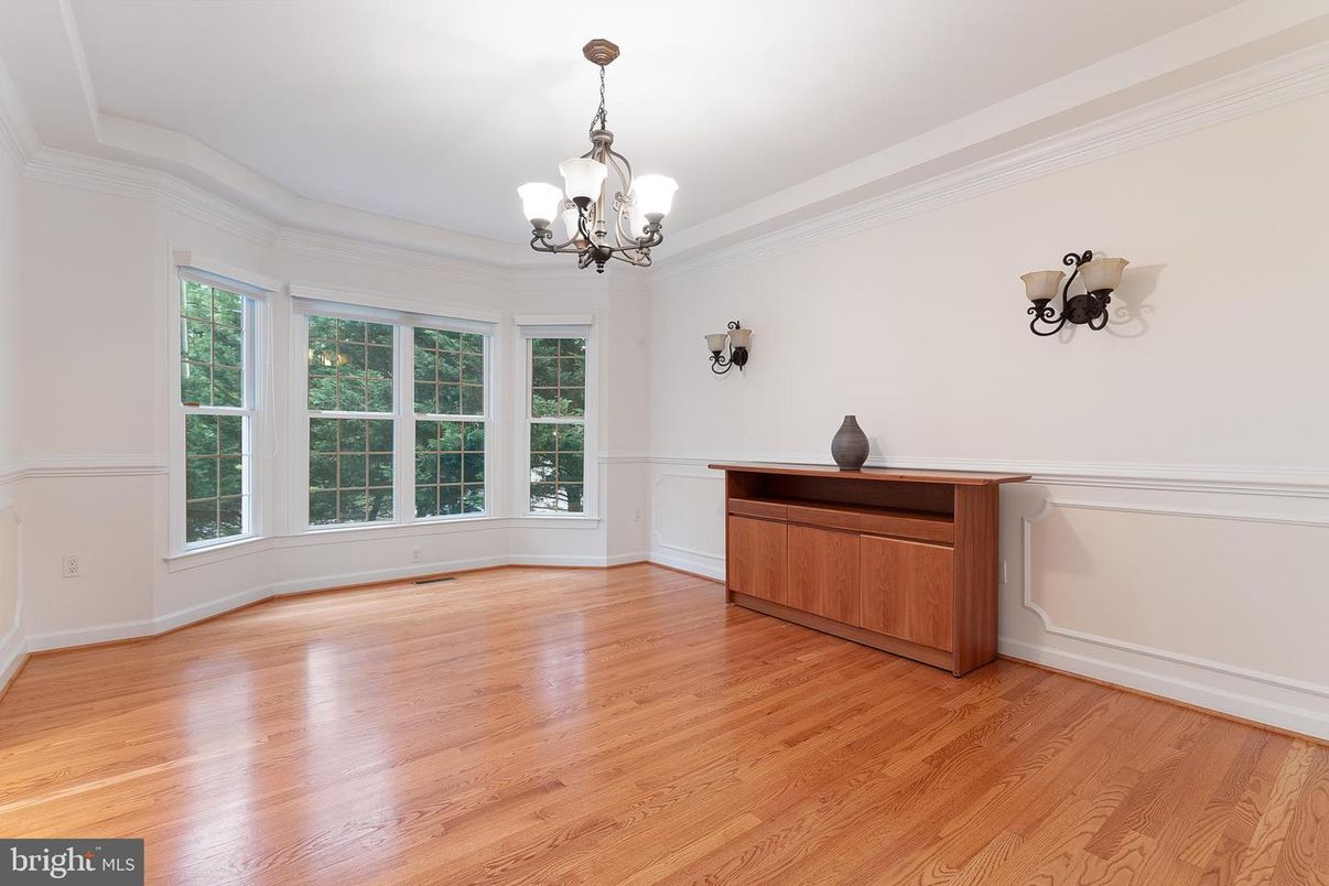 Chandelier, Empty room, Interior, Wood Texture Flooring