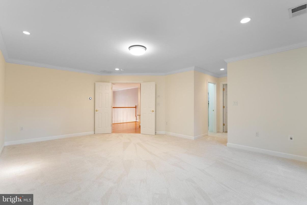 Empty room, Interior, Recessed Lighting