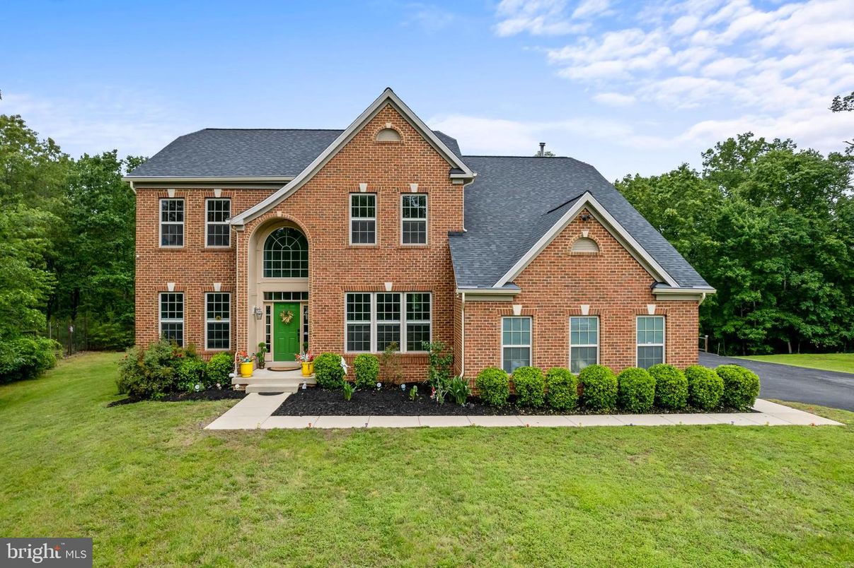 Backyard, Exterior, Facade, Brick Facade, Brick Traditional