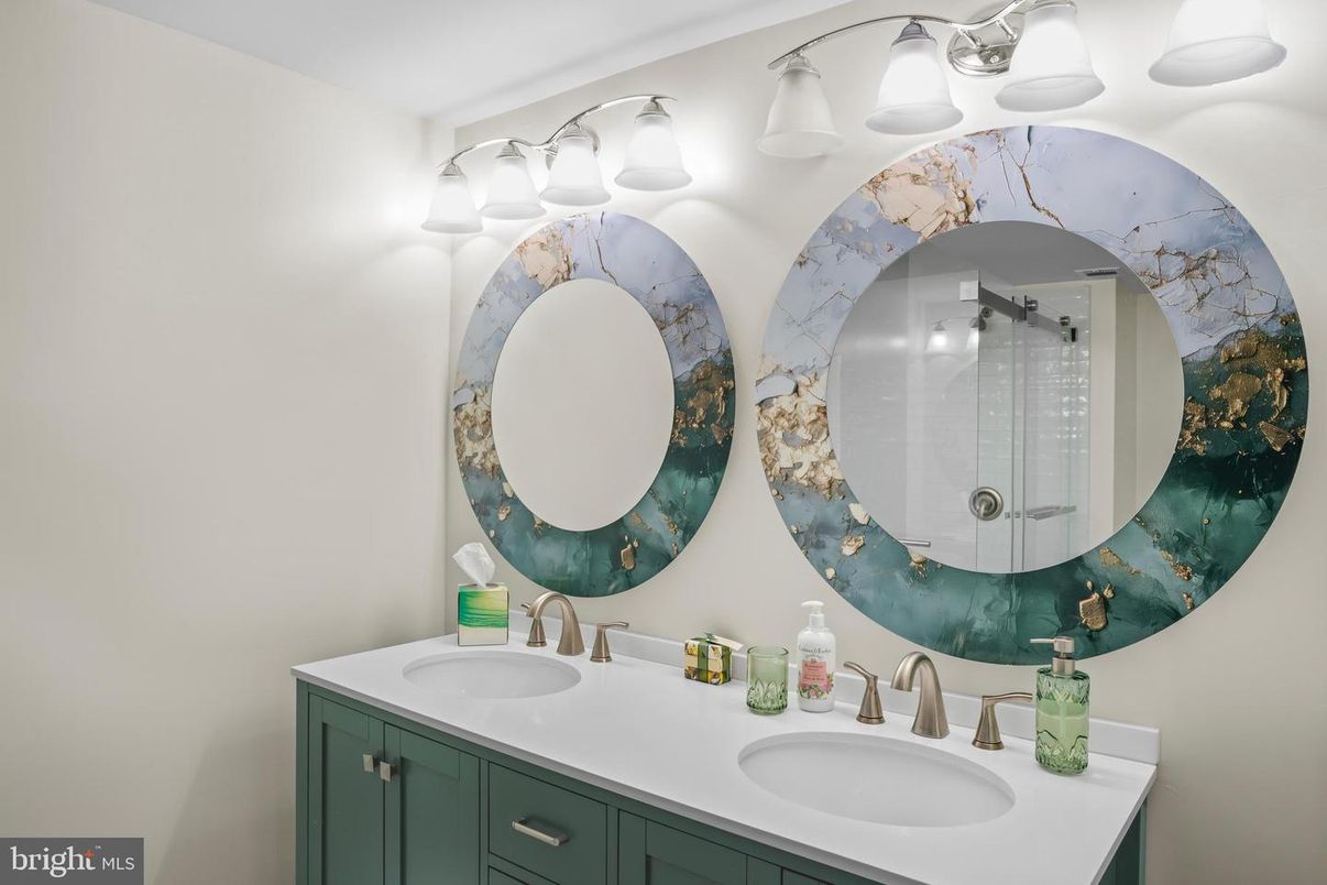 Bathroom, Dual Sink Vanities, Interior