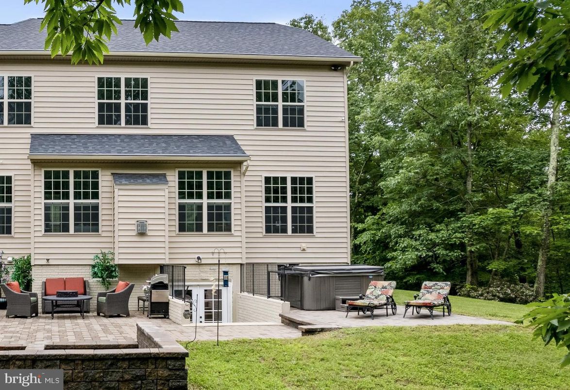 Backyard, Exterior, Hot Tub