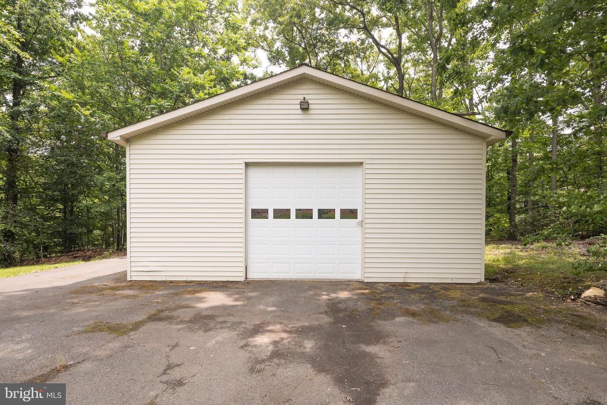 Detached Garage, Exterior