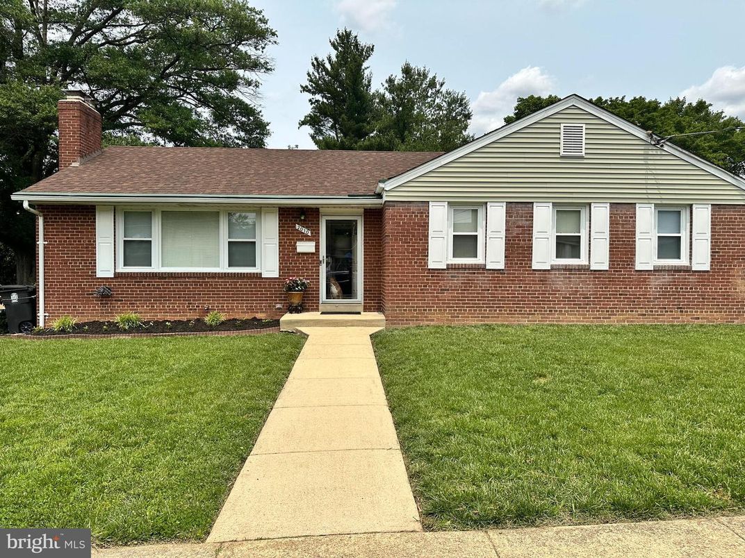 Exterior, Facade, Brick Facade, Ranch