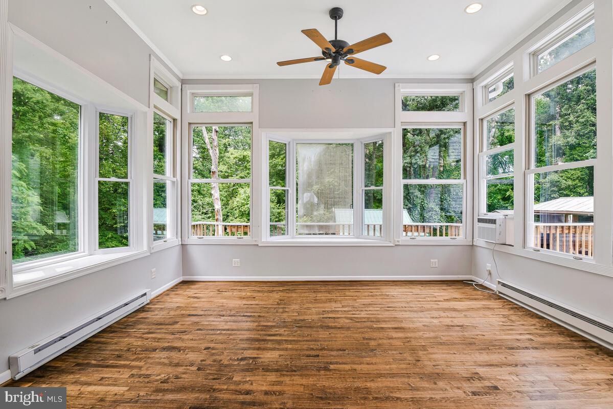 Empty room, Interior, Recessed Lighting, Sun Room, Wood Texture Flooring