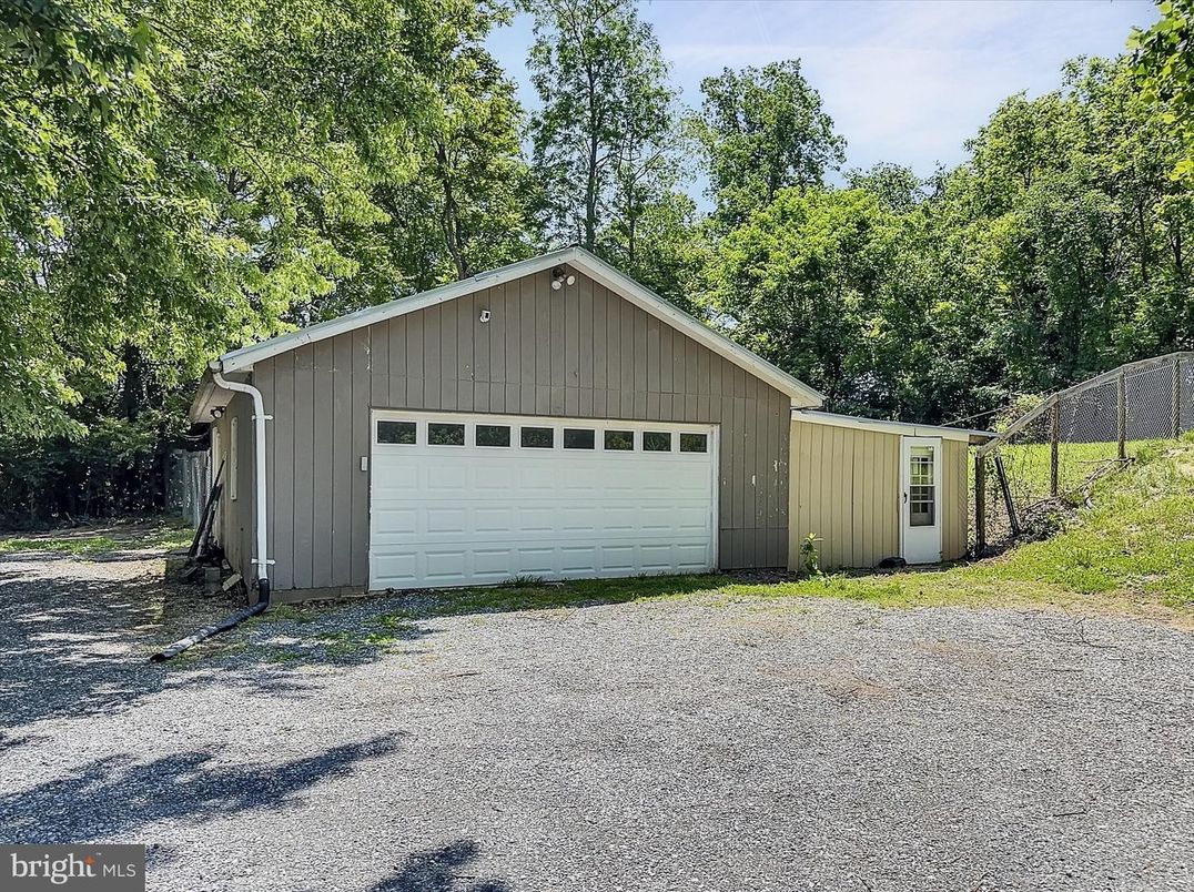 Detached Garage, Exterior