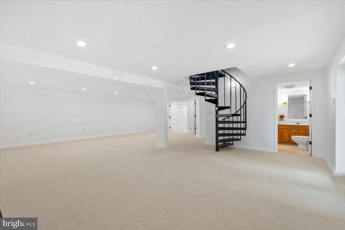 Bathroom, Interior, Recessed Lighting