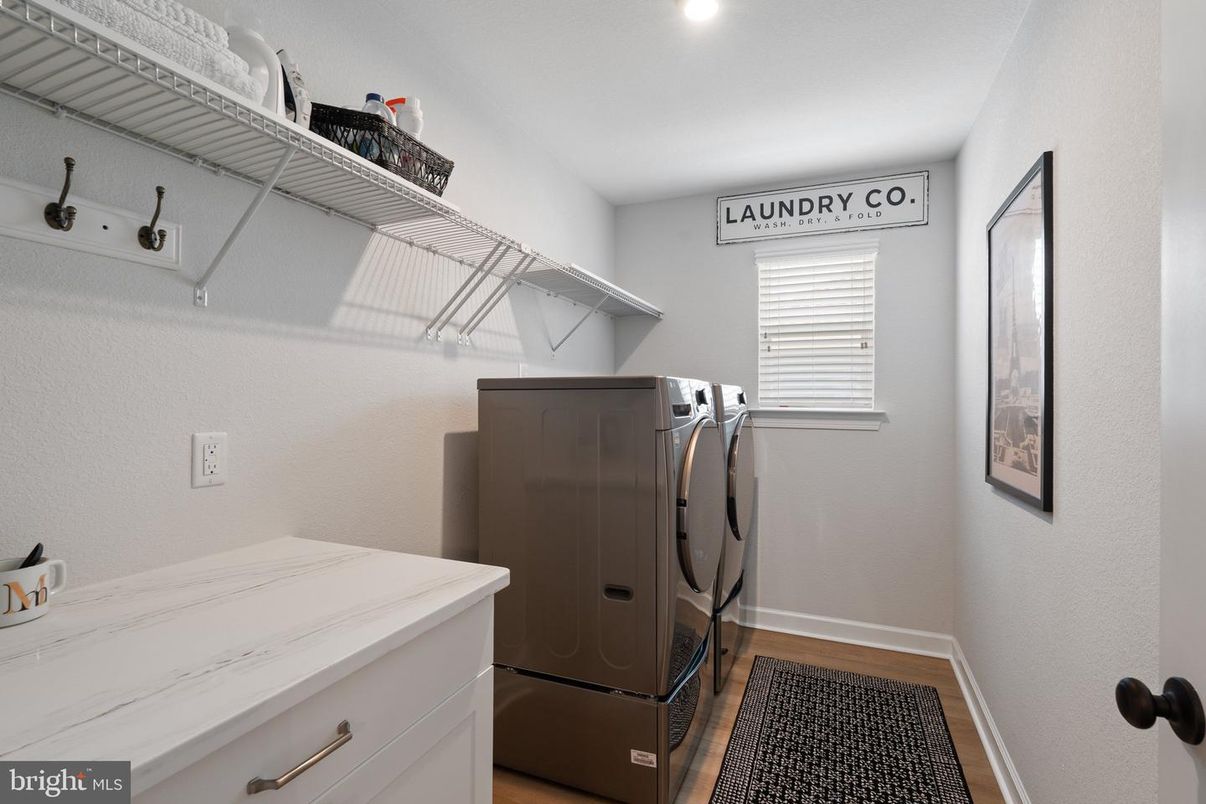 Interior, Recessed Lighting, Washer, Wood Texture Flooring