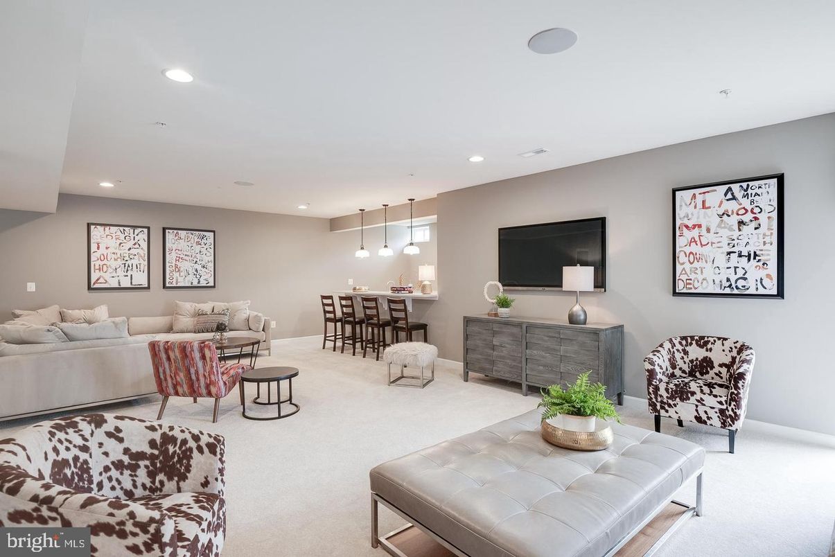 Dining room, Interior, Living room, Pendant Lights, Recessed Lighting