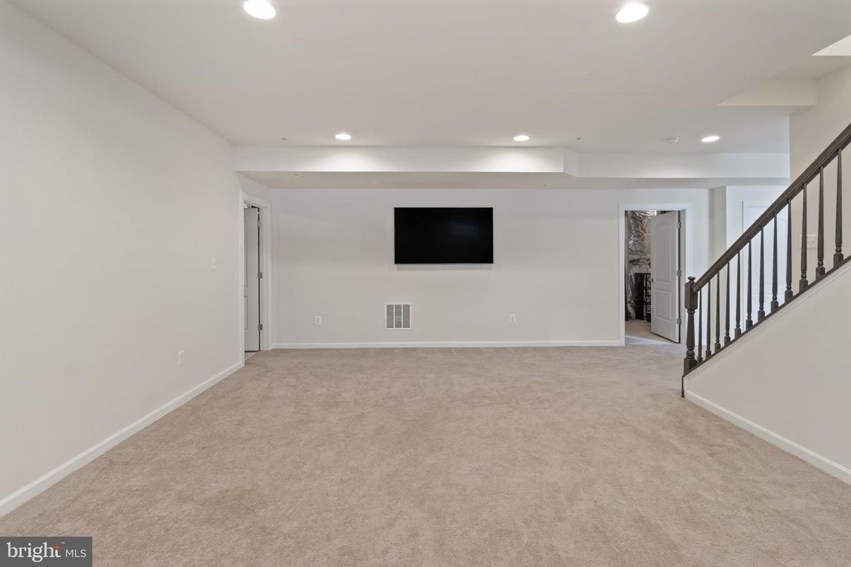 Empty room, Interior, Recessed Lighting