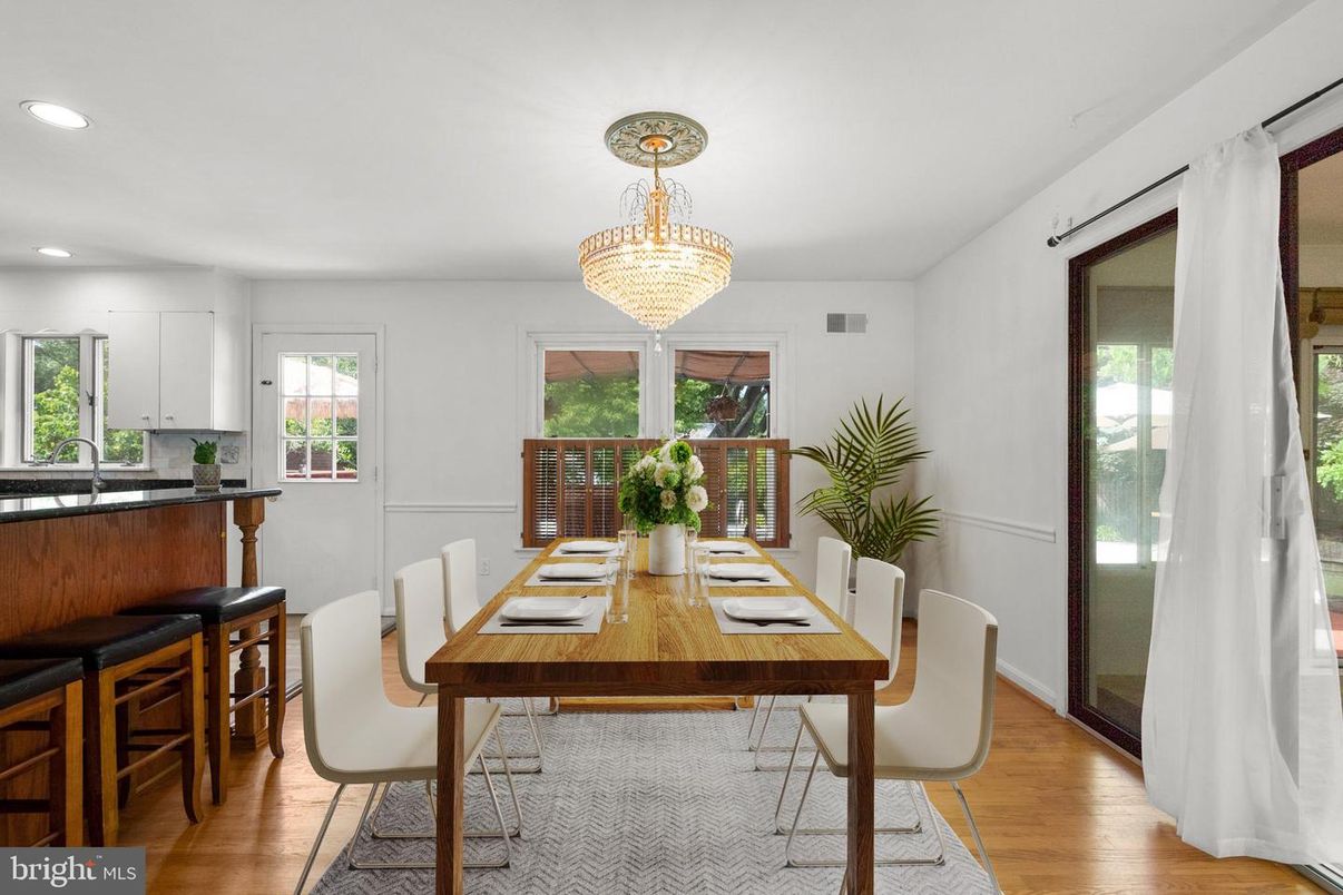 Chandelier, Dining room, Interior, Kitchen, Recessed Lighting, Wood Texture Flooring