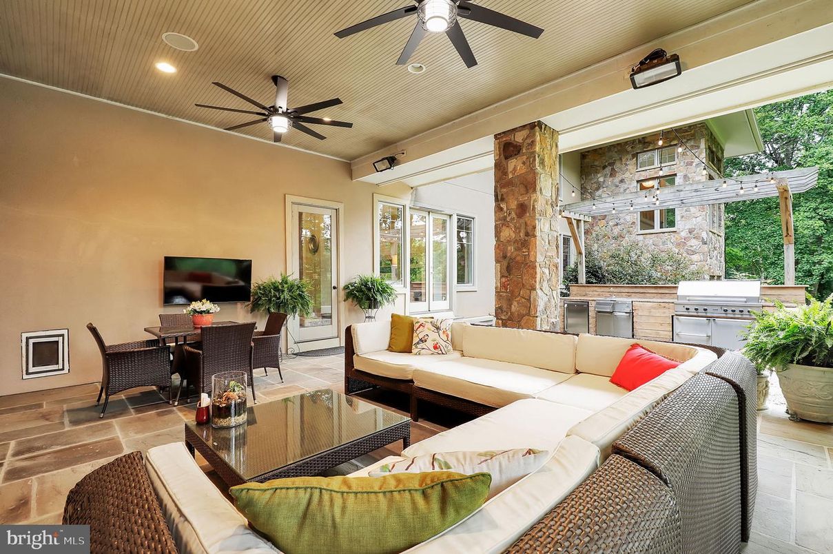Exterior, Recessed Lighting