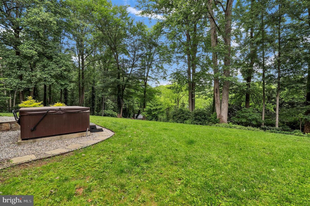 Backyard, Exterior, Hot Tub