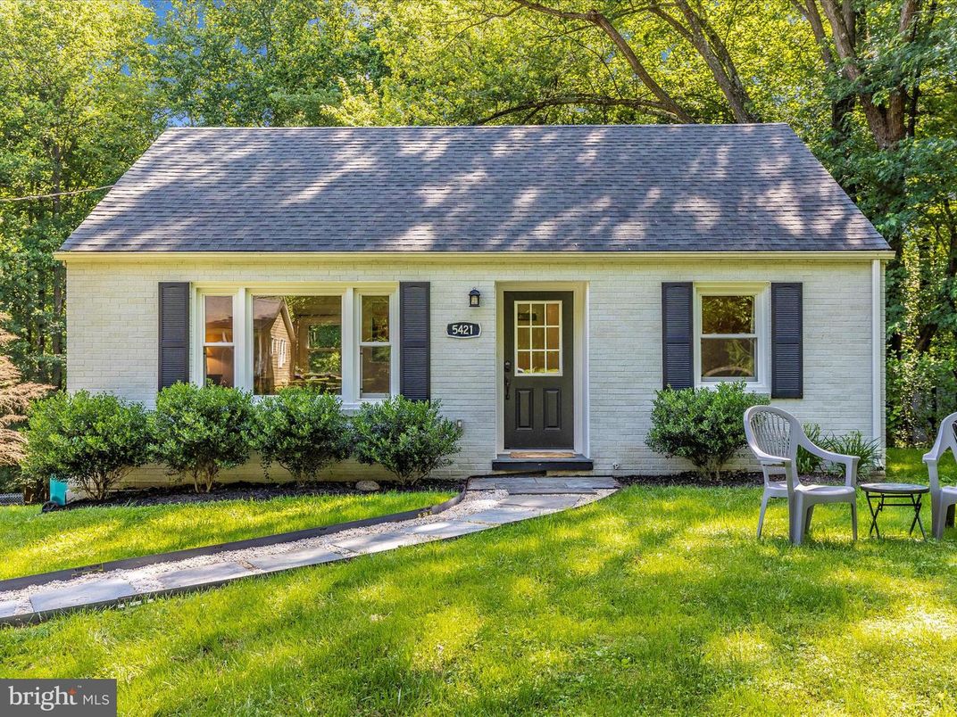 Exterior, Facade, Cape Cod