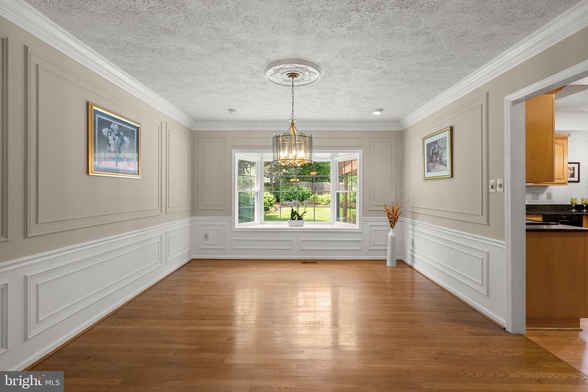 Empty room, Interior, Pendant Lights, Wood Texture Flooring