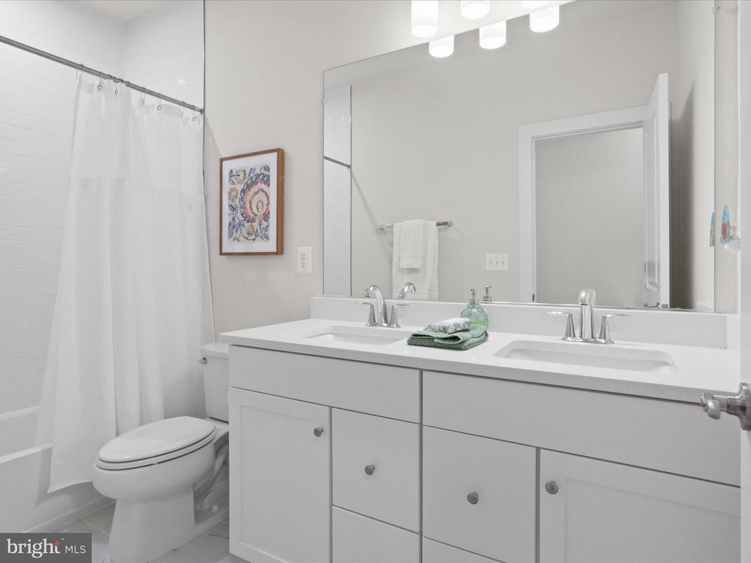 Bathroom, Dual Sink Vanities, Interior