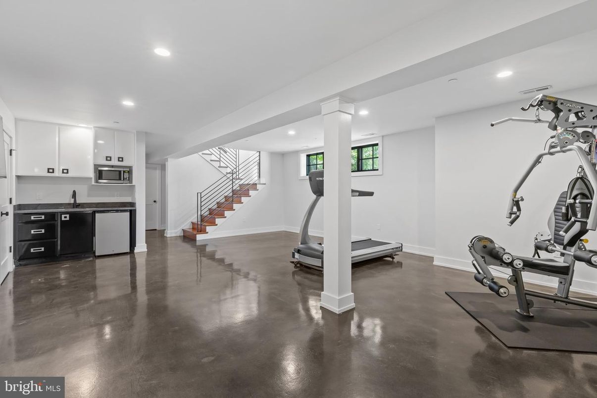 Fitness Equipment, Interior, Kitchen, Recessed Lighting