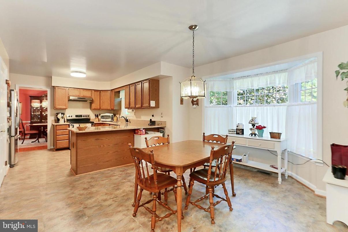 Dining room, Interior, Kitchen, Pendant Lights, Stainless Steel Appliances