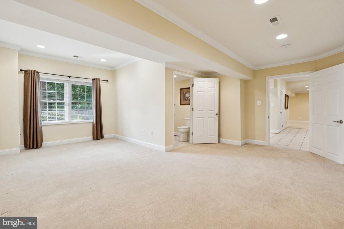 Bathroom, Empty room, Interior, Recessed Lighting