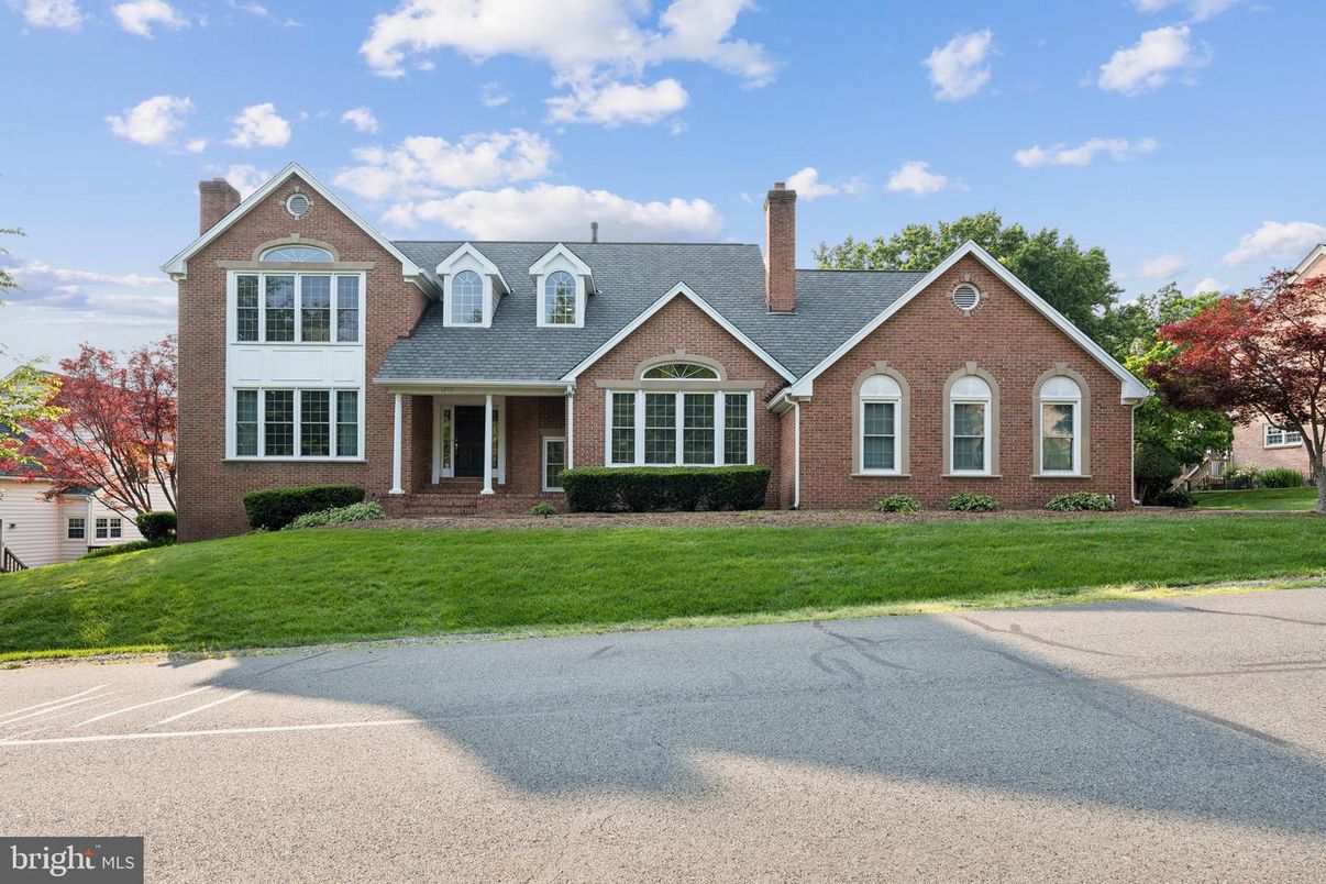 Exterior, Facade, Brick Facade, Brick Traditional