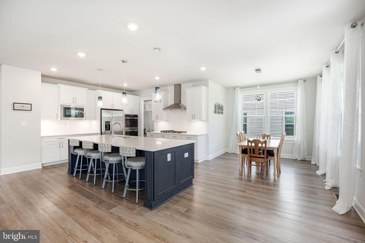 Dining room, Interior, Kitchen, Pendant Lights, Recessed Lighting, Stainless Steel Appliances, Wood Texture Flooring