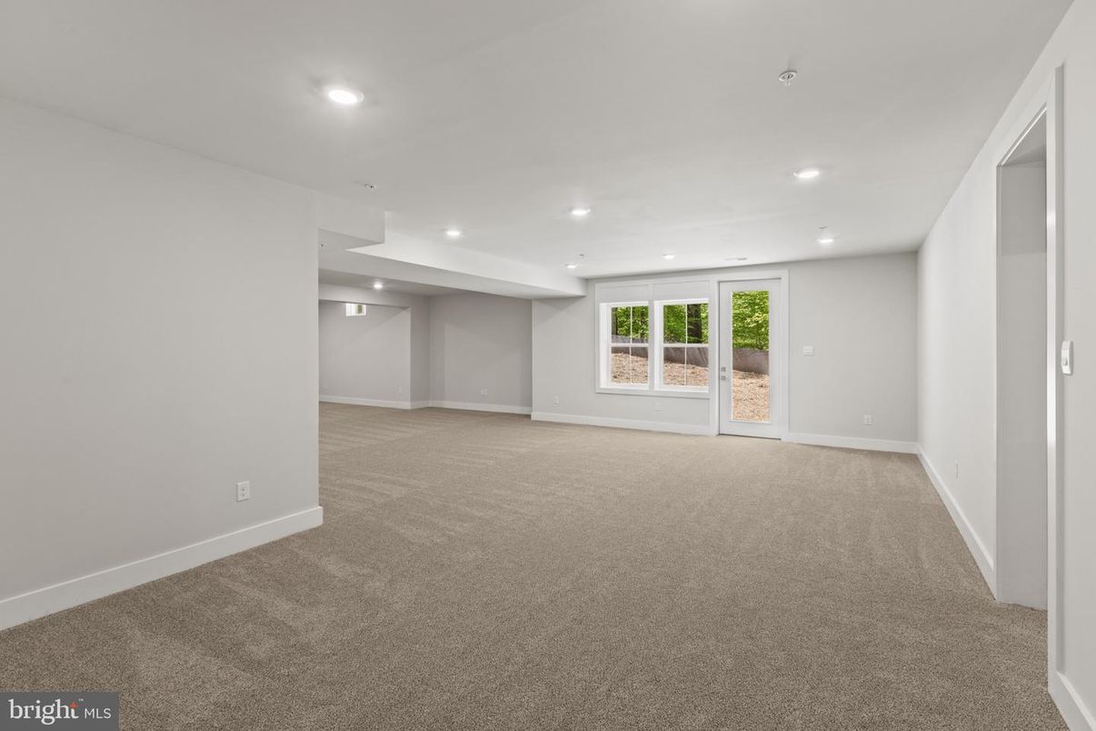 Empty room, Interior, Recessed Lighting