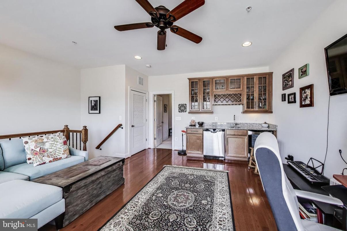 Interior, Recessed Lighting, Wood Texture Flooring