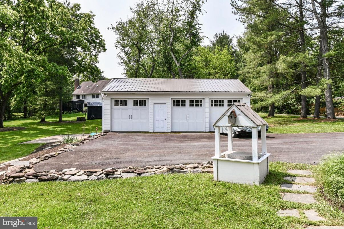 Detached Garage, Exterior