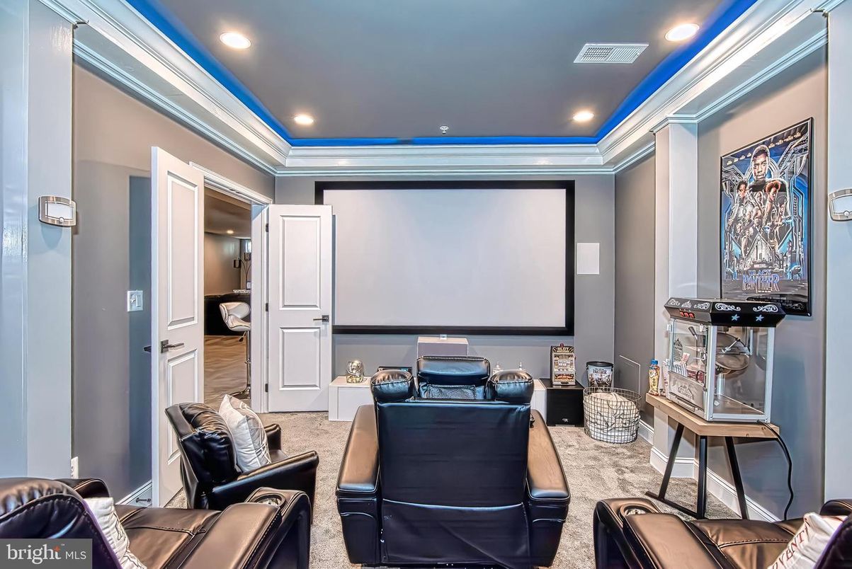 Interior, Projection Screen, Recessed Lighting, Theatre Room