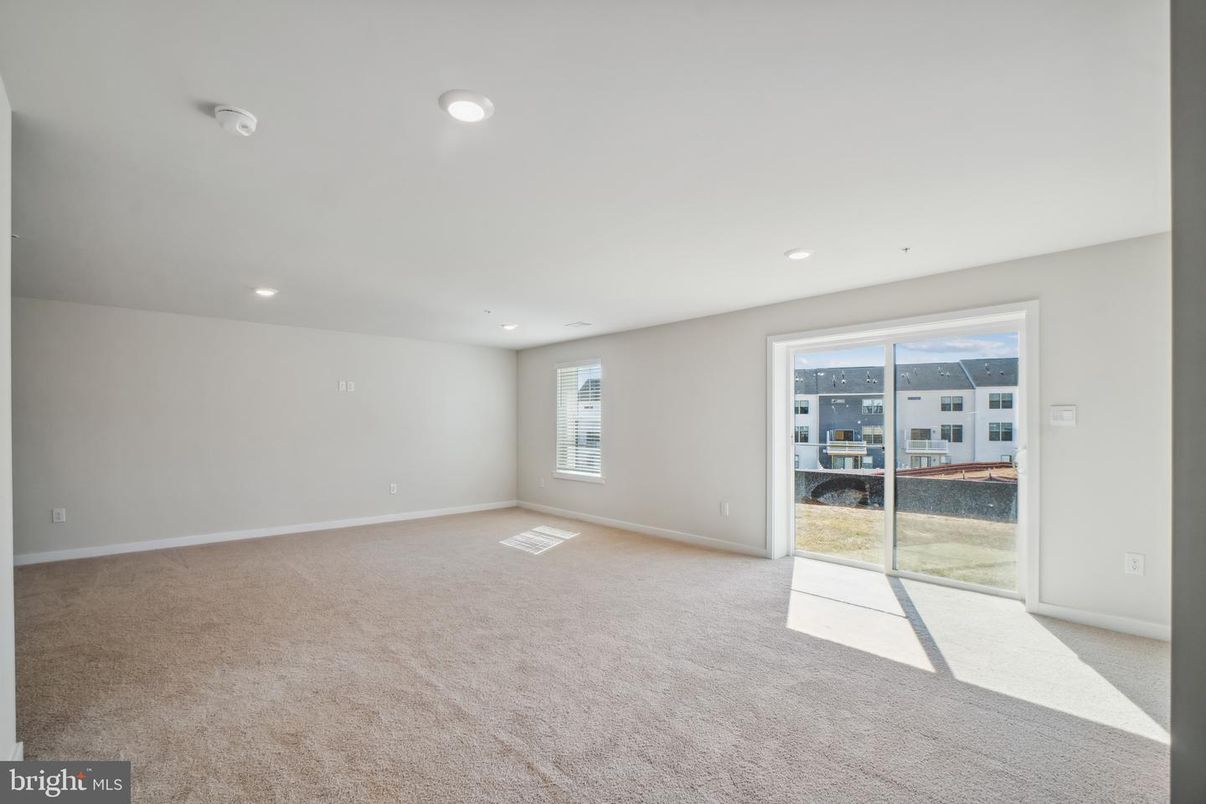 Empty room, Interior, Recessed Lighting