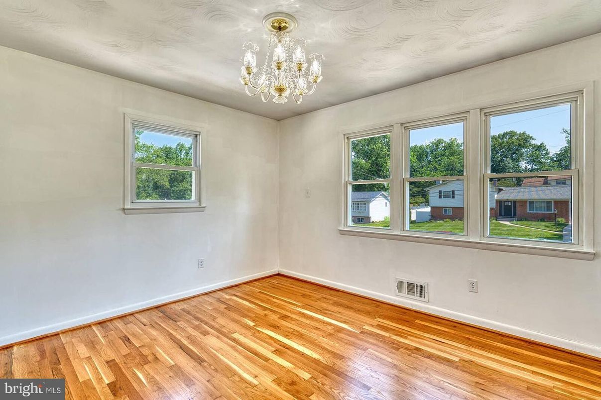 Chandelier, Empty room, Interior, Wood Texture Flooring