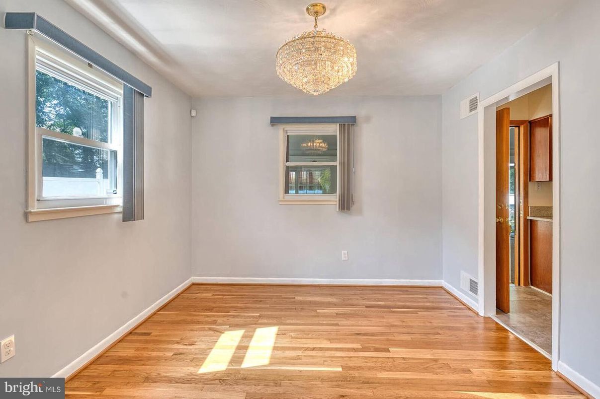 Chandelier, Empty room, Interior, Wood Texture Flooring