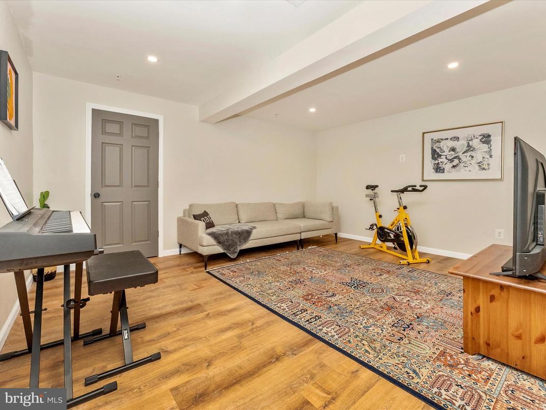 Fitness Equipment, Interior, Piano, Recessed Lighting, Wood Texture Flooring