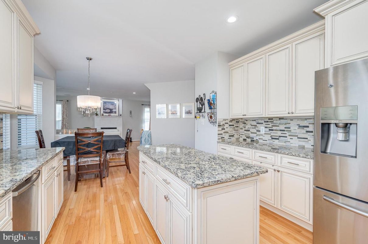 Chandelier, Dining room, Interior, Kitchen, Pendant Lights, Recessed Lighting, Stainless Steel Appliances, Wood Texture Flooring
