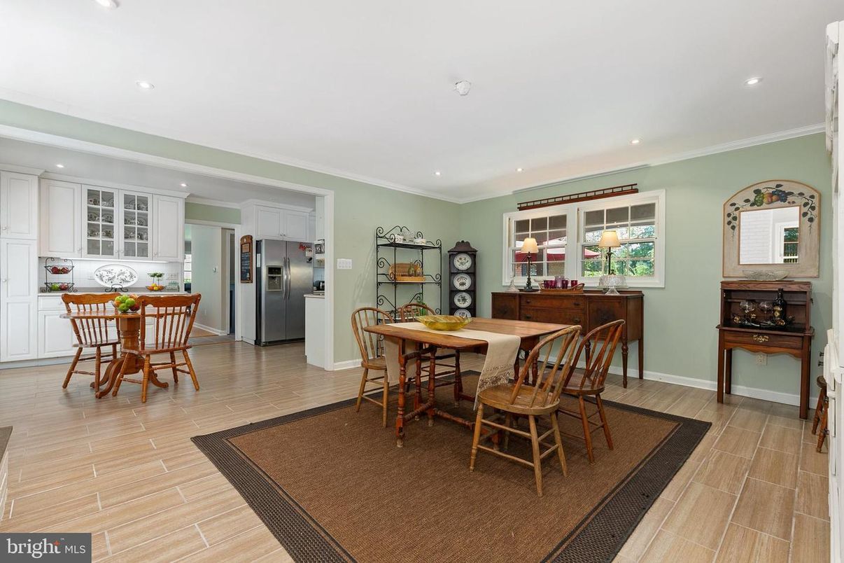 Dining room, Interior, Kitchen, Recessed Lighting, Wood Texture Flooring
