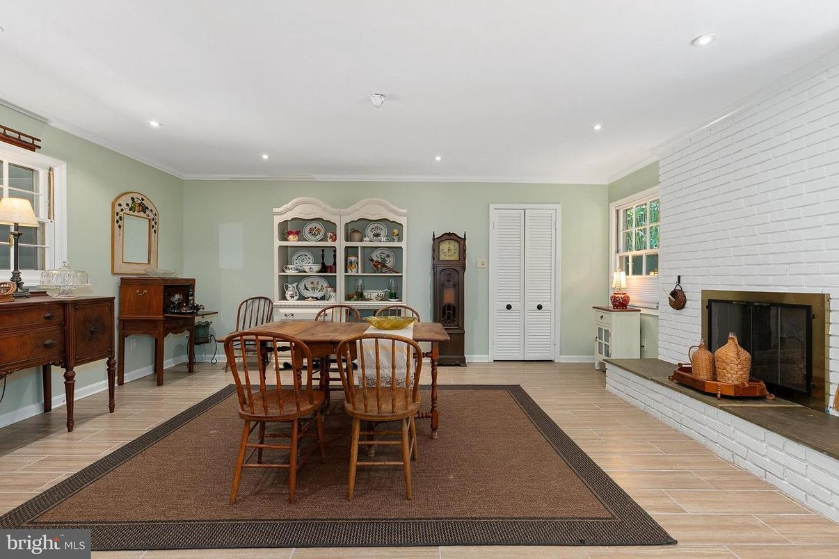 Dining room, Fireplace, Interior, Recessed Lighting, Wood Texture Flooring