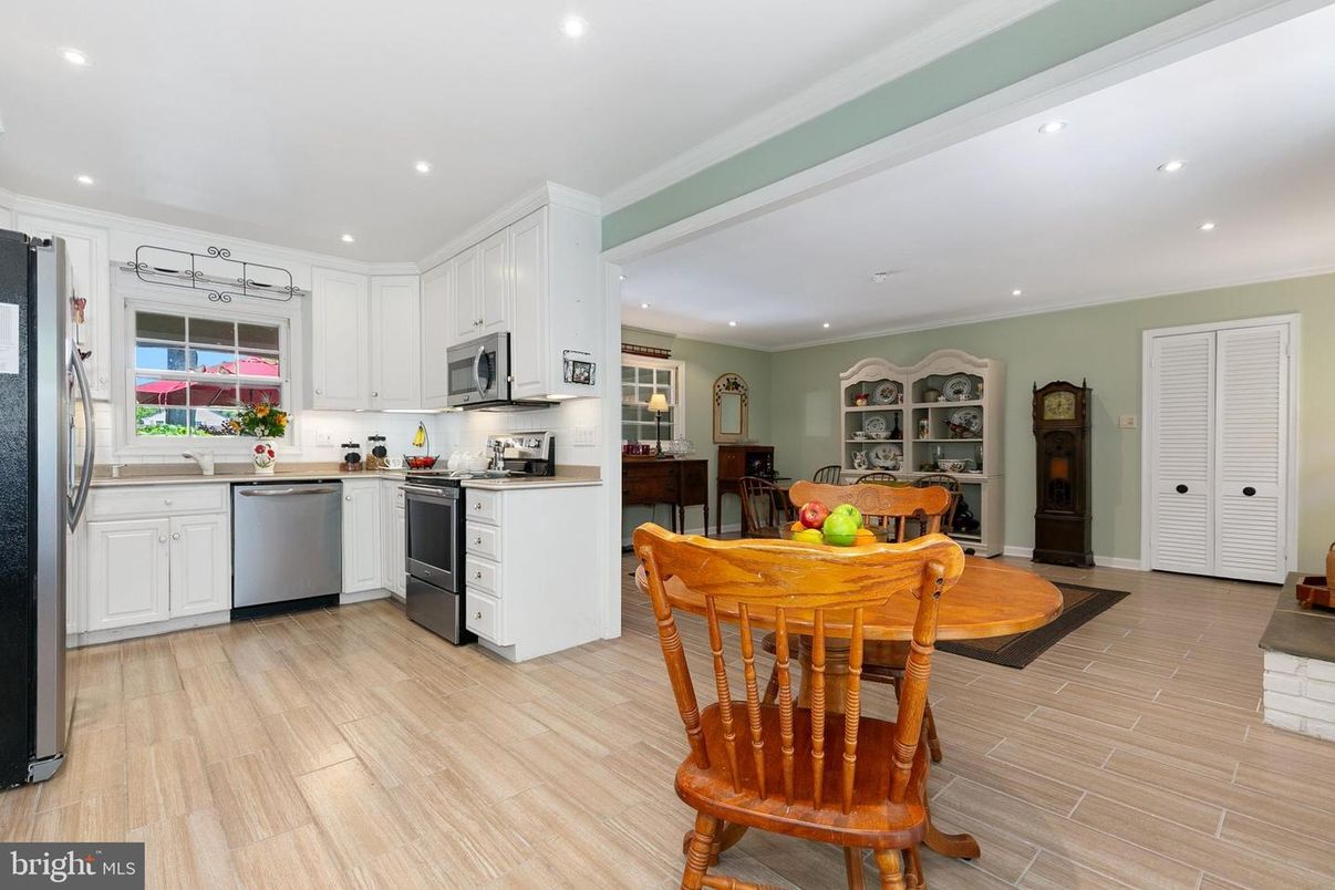Dining room, Interior, Kitchen, Recessed Lighting, Stainless Steel Appliances, Wood Texture Flooring