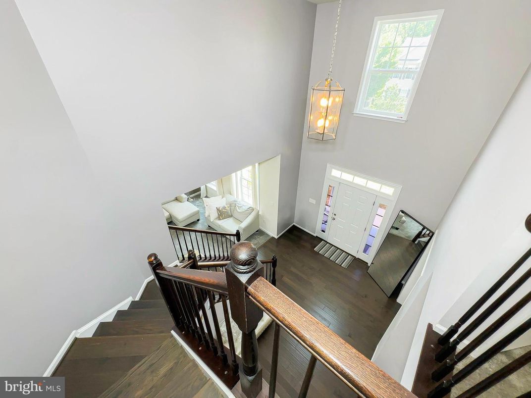 Interior, Pendant Lights, Wood Texture Flooring