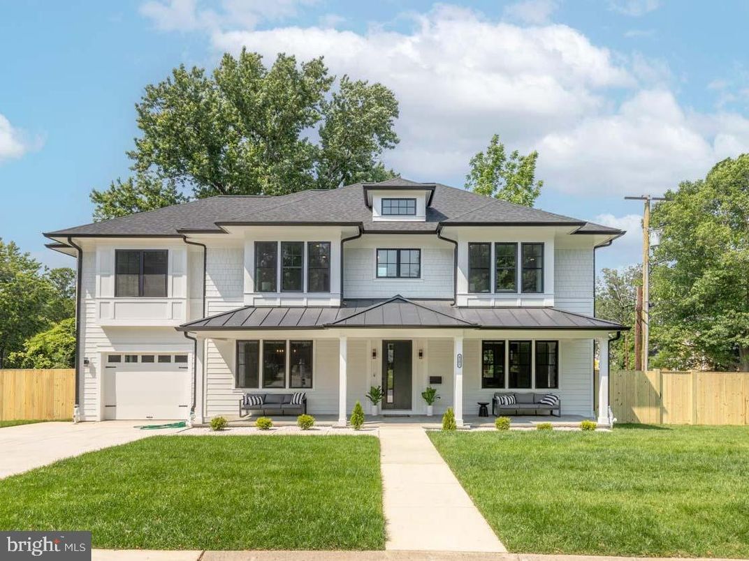 Attached, Exterior, Facade, Farmhouse