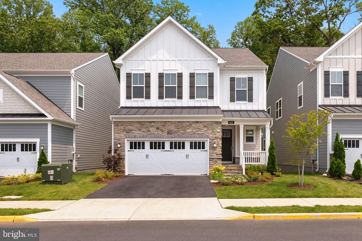 Attached, Exterior, Facade, Farmhouse
