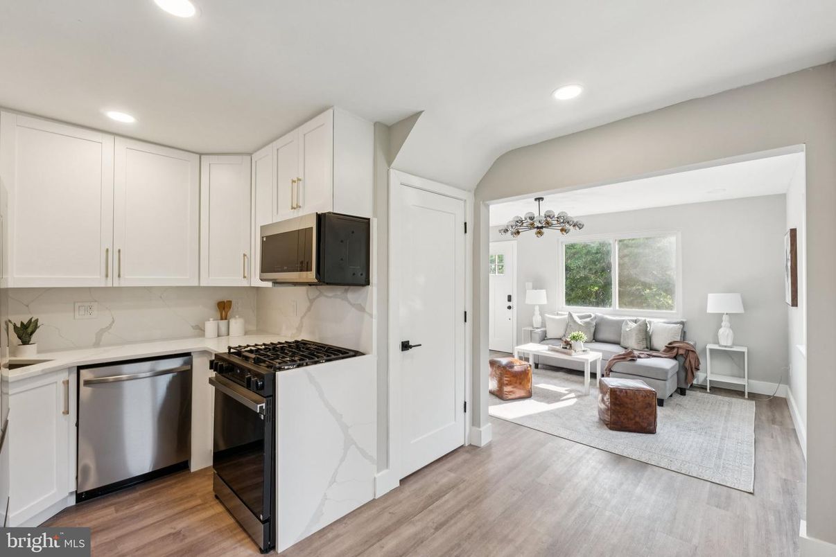 Interior, Kitchen, Living room, Recessed Lighting, Stainless Steel Appliances, Wood Texture Flooring