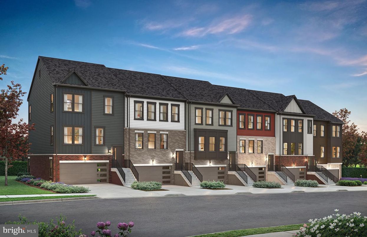 Attached, Exterior, Facade, Brick Facade, Rowhouse