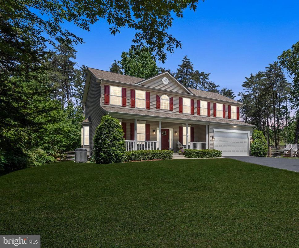 Attached, Backyard, Exterior, Facade, Georgian