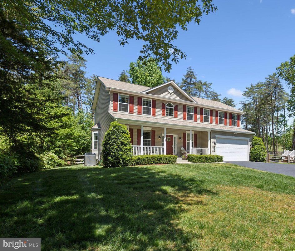 Attached, Backyard, Exterior, Facade, Georgian