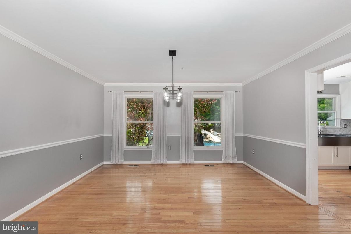 Empty room, Interior, Pendant Lights, Wood Texture Flooring