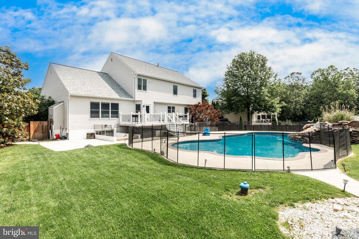Backyard, Exterior, Pool